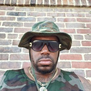 Meet your Posher, Troy